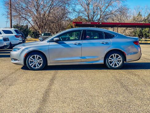 Used 2016 Chrysler 200 Limited image 4