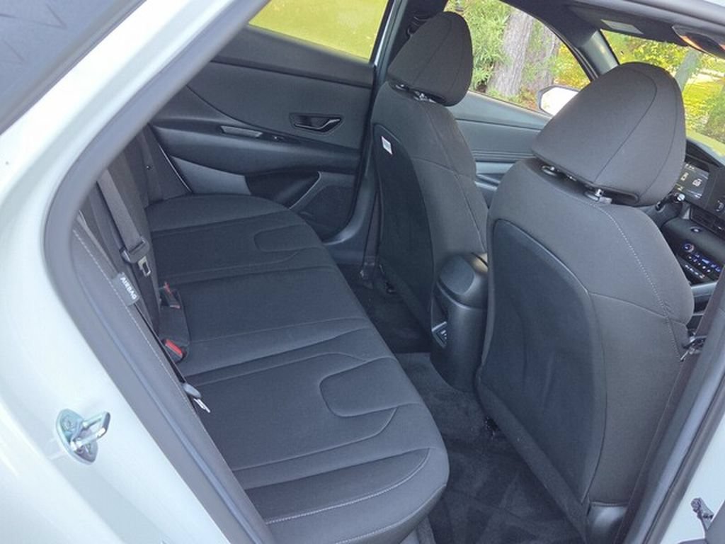 Used 2026 Hyundai Elantra Sport FWD image 15