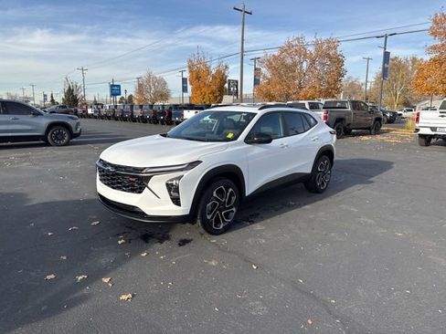 New 2026 Chevrolet Trax RS w/ Sunroof Package FWD image 3