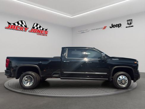Used 2024 Chevrolet Silverado 3500 High Country w/ High Country Premium Package AWD/4WD image 11