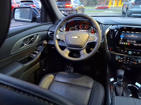 Certified 2023 Chevrolet Traverse LT image 14