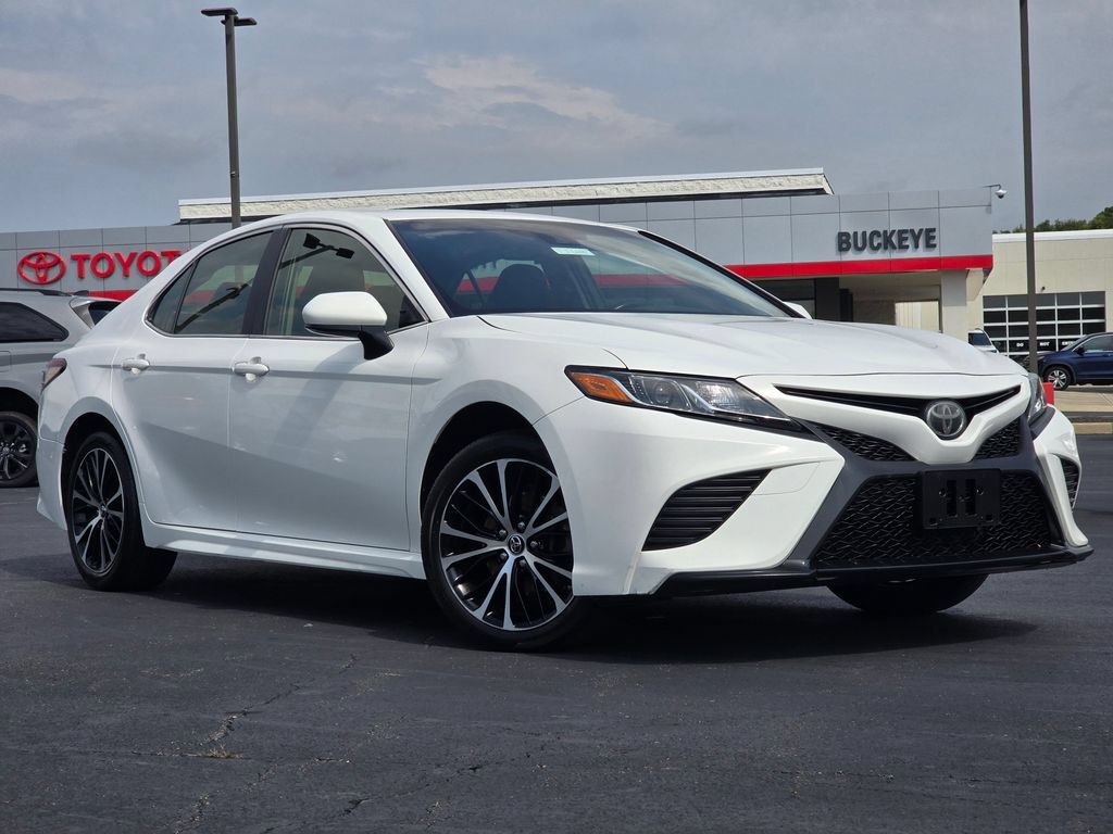 Used 2018 Toyota Camry SE FWD image 2