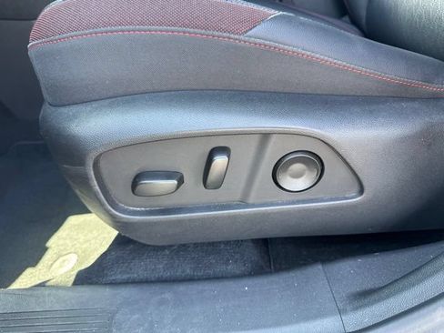 Used 2025 Chevrolet Equinox RS AWD/4WD image 16