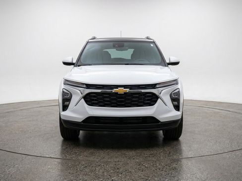 Used 2025 Chevrolet TrailBlazer LT image 2