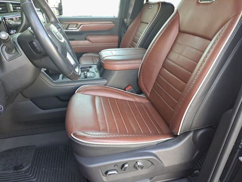Used 2024 GMC Sierra 2500 Denali Ultimate AWD/4WD image 8