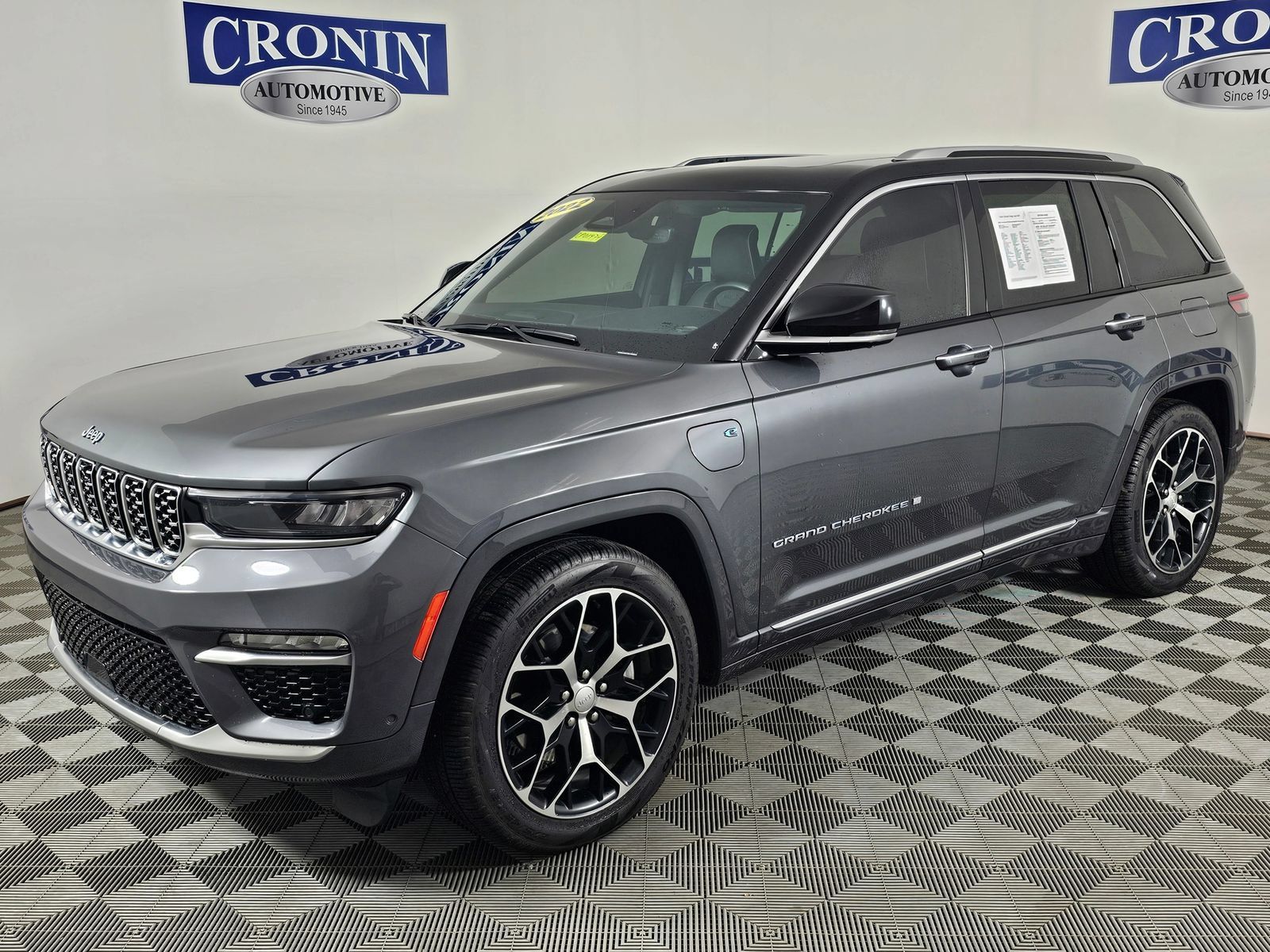 Used 2022 Jeep Grand Cherokee Summit AWD/4WD image 45