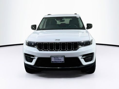 Used 2023 Jeep Grand Cherokee Laredo AWD/4WD image 2