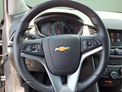 Used 2022 Chevrolet Trax LT w/ Driver Confidence Package AWD/4WD image 23