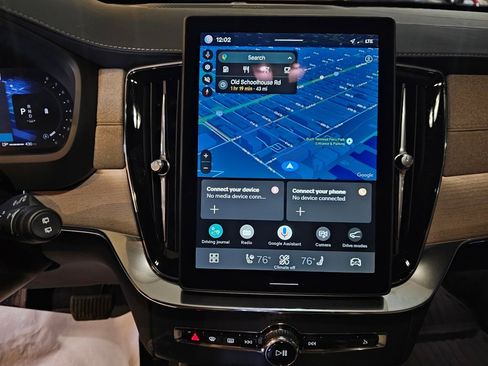 Certified 2025 Volvo XC90 B5 Plus image 24