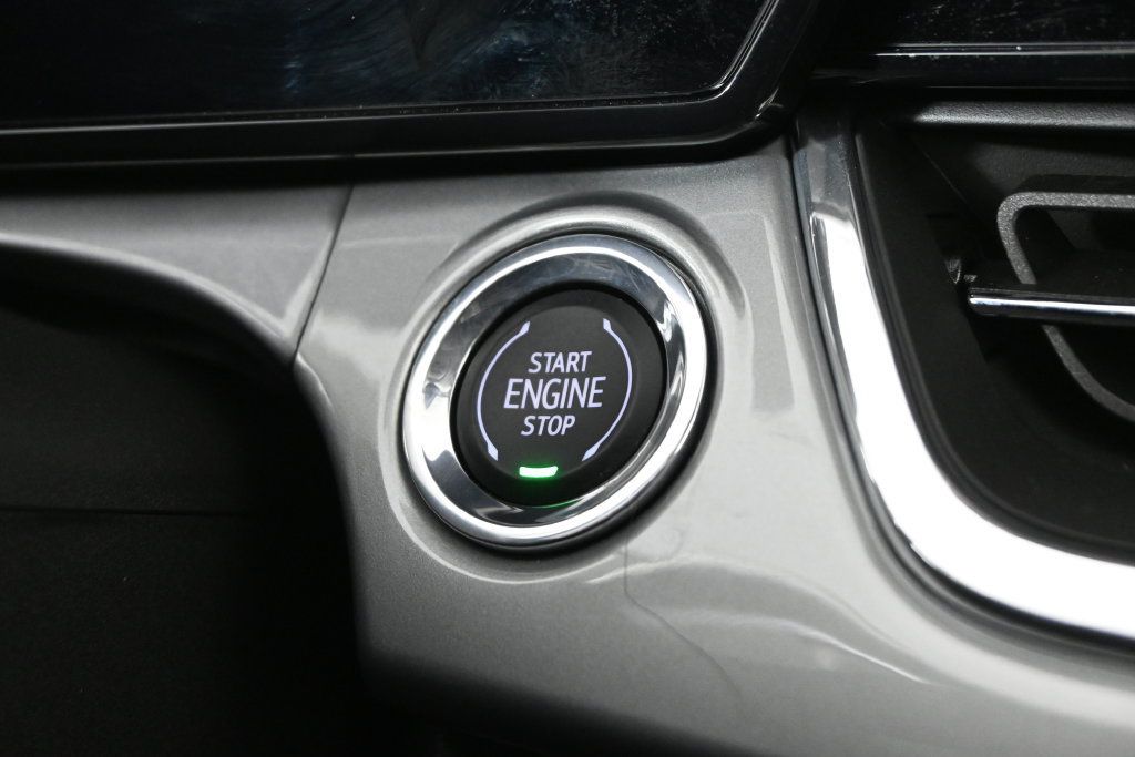 Used 2025 Chevrolet Trax LT FWD image 31