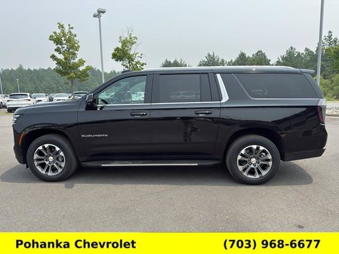 Used 2025 Chevrolet Suburban LT w/ Comfort Package AWD/4WD image 8