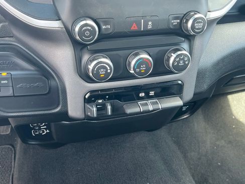 Used 2022 RAM 2500 Big Horn w/ Cold Weather Group AWD/4WD image 31