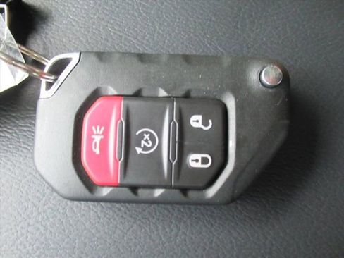 Used 2020 Jeep Gladiator Rubicon w/ Dual Top Group AWD/4WD image 32