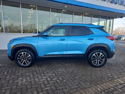 Used 2025 Chevrolet TrailBlazer LT image 2