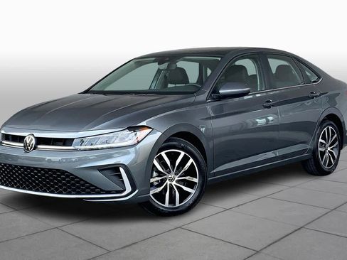 Used 2025 Volkswagen Jetta SE image 1