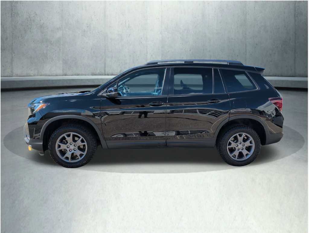 Used 2024 Honda Passport TrailSport image 2