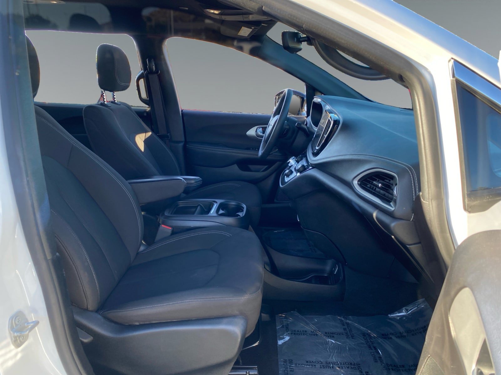 Used 2024 Chrysler Pacifica Touring FWD image 15