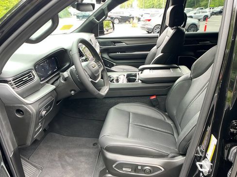 Used 2025 Jeep Wagoneer Series II w/ Premium Group I AWD/4WD image 9
