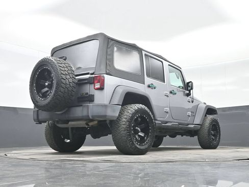 Used 2018 Jeep Wrangler Unlimited Sport S AWD/4WD image 30