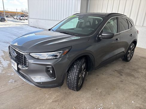 Used 2024 Ford Escape Platinum image 3