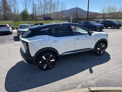 New 2026 Nissan Kicks SR w/ SR Premium Package AWD/4WD image 21