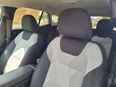 Certified 2025 Chevrolet Trax LS image 11