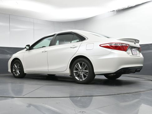 Used 2017 Toyota Camry SE image 27
