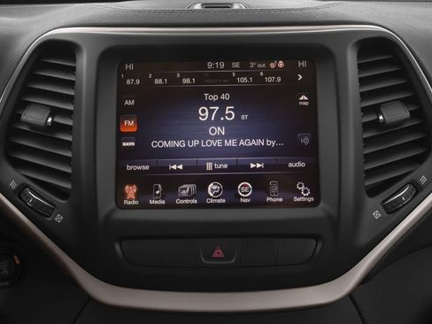 Used 2016 Jeep Cherokee Limited w/ Luxury Group AWD/4WD image 7