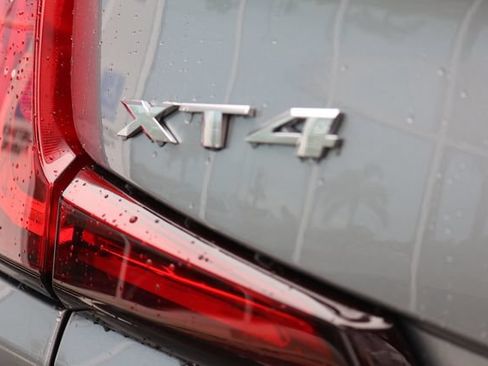 Used 2024 Cadillac XT4 Luxury w/ Cold Weather Package FWD image 8