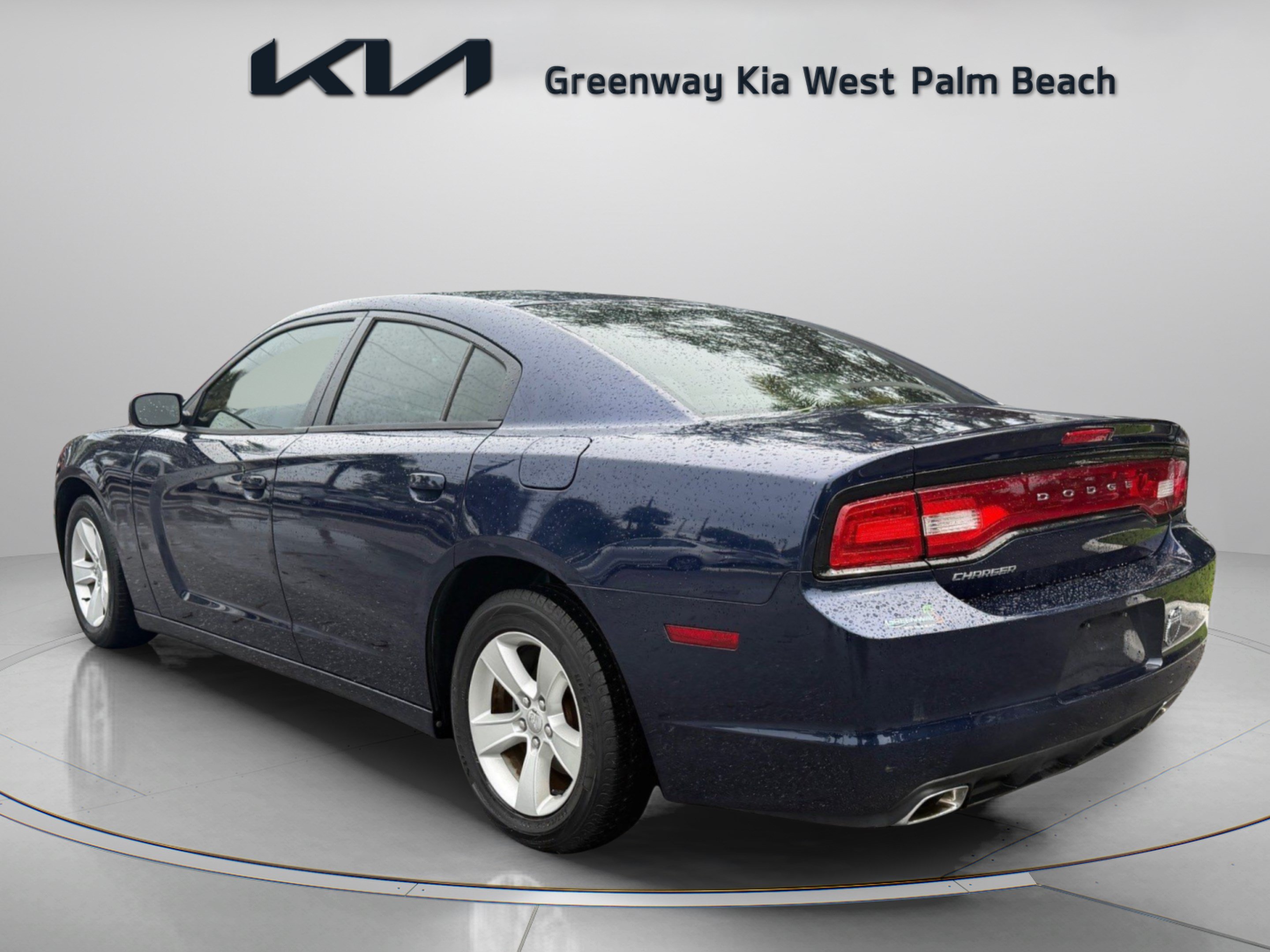 Used 2013 Dodge Charger SE RWD image 5