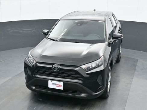 Used 2022 Toyota RAV4 LE AWD/4WD image 16