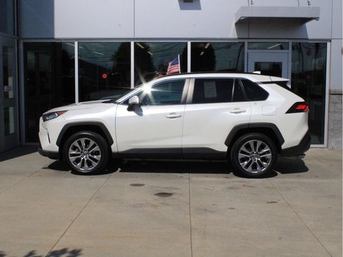 Used 2021 Toyota RAV4 XLE Premium AWD/4WD image 5