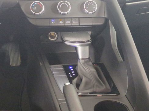 Used 2024 Hyundai Elantra SE FWD image 20