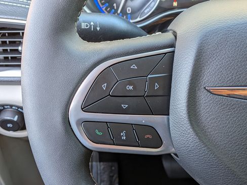 Used 2023 Chrysler Pacifica Limited image 20