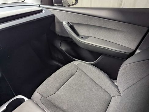Used 2026 Tesla Model Y 2WD image 8