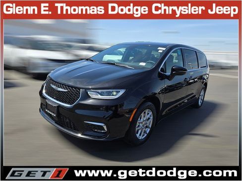 New 2025 Chrysler Pacifica Select image 3