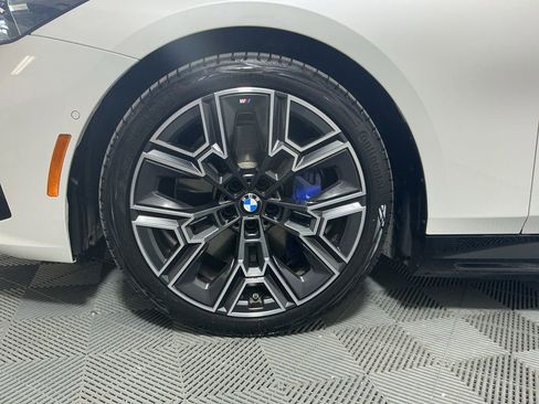 Certified 2025 BMW i5 xDrive40 w/ M Sport Package image 33
