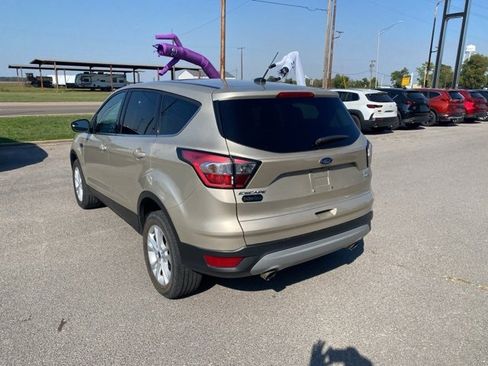 Used 2017 Ford Escape SE w/ SE Cold Weather Package image 4