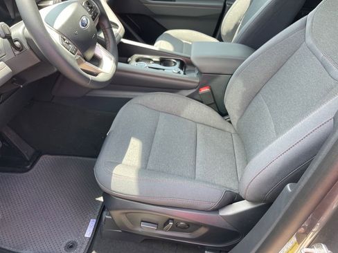New 2026 Ford Explorer Active RWD image 7
