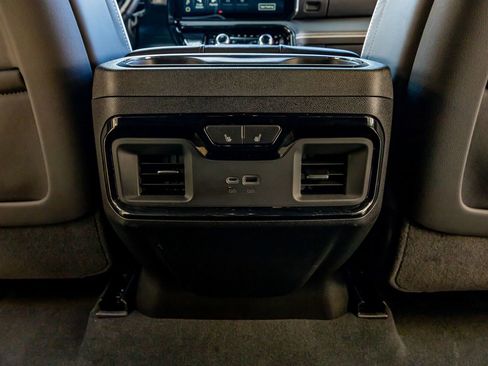 Used 2025 GMC Sierra 2500 AT4X image 32