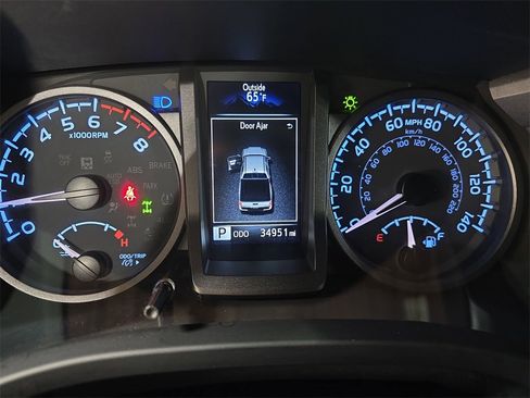 Used 2023 Toyota Tacoma TRD Off-Road image 17