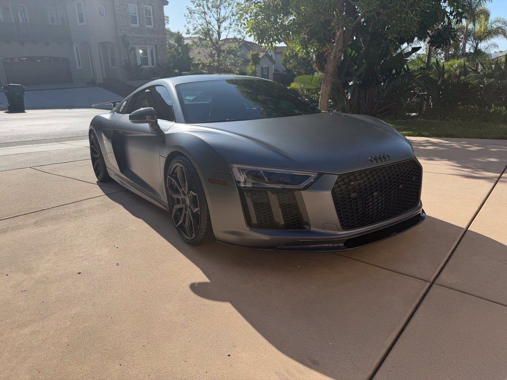 Used 2017 Audi R8 V10 w/ Carbon Exterior Package AWD/4WD image 4
