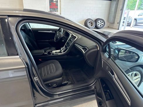 Used 2016 Ford Fusion SE FWD image 12