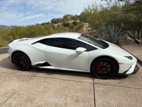 Used 2021 Lamborghini Huracan EVO image 3