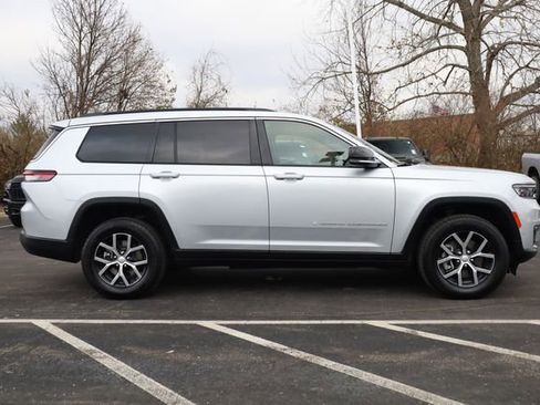 Used 2024 Jeep Grand Cherokee L Limited w/ Luxury Tech Group II image 4