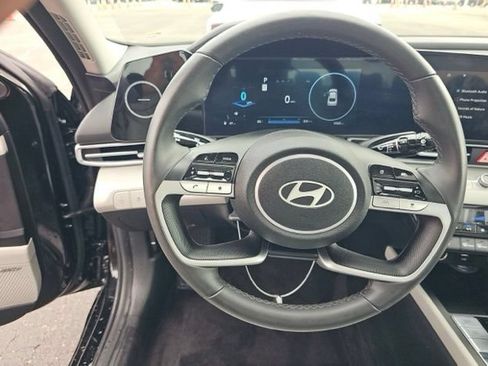 Used 2025 Hyundai Elantra Limited FWD image 15