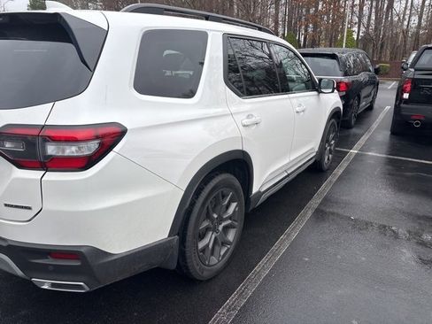 Used 2024 Honda Pilot Touring image 10