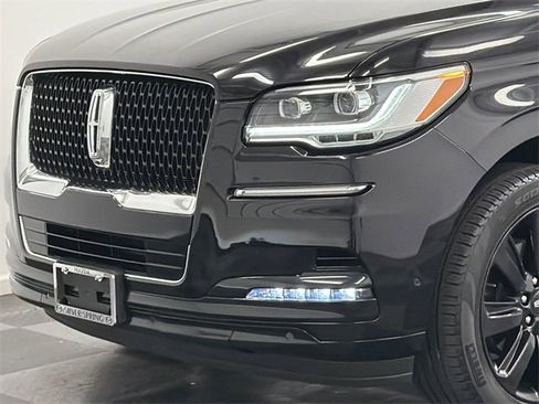 Used 2024 Lincoln Navigator Reserve w/ Monochromatic Package image 2