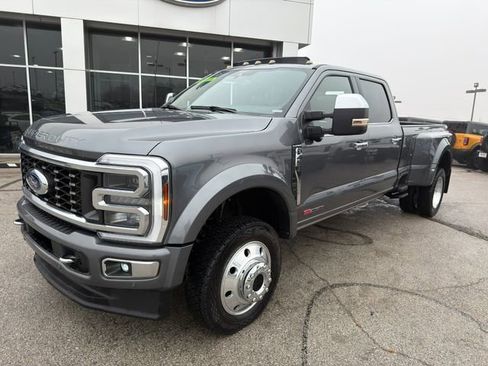 Used 2024 Ford F450 Platinum w/ FX4 Off-Road Package image 3