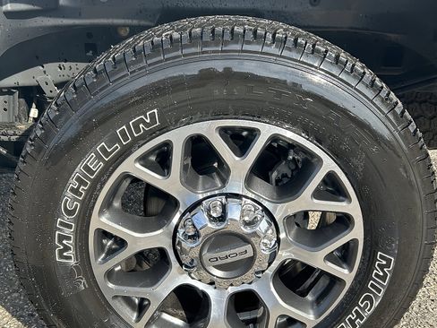 Used 2022 Ford F250 Platinum image 5